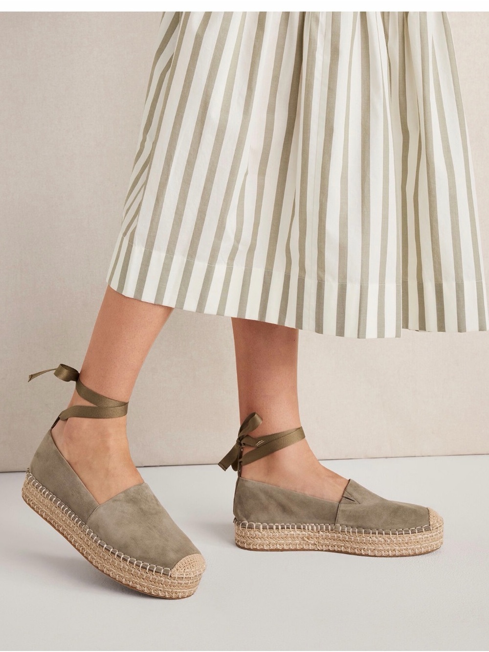 Linen-Tie Espadrille Platform in Beige - Picture 2 of 9